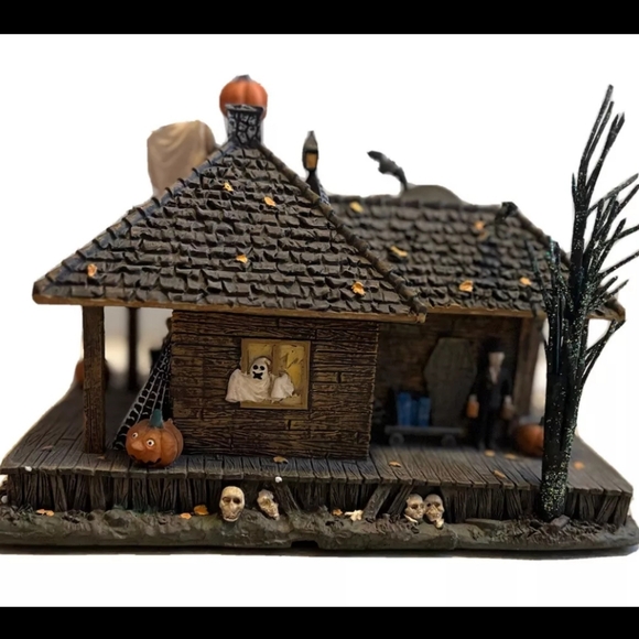 The Munsters Mockingbird Train Station by the Bradford exchange. NWOT. - Picture 7 of 9